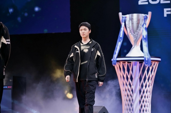 Chovy：既然来到了先锋赛，所有队伍都是警惕对象，特别是LPL那边的中野